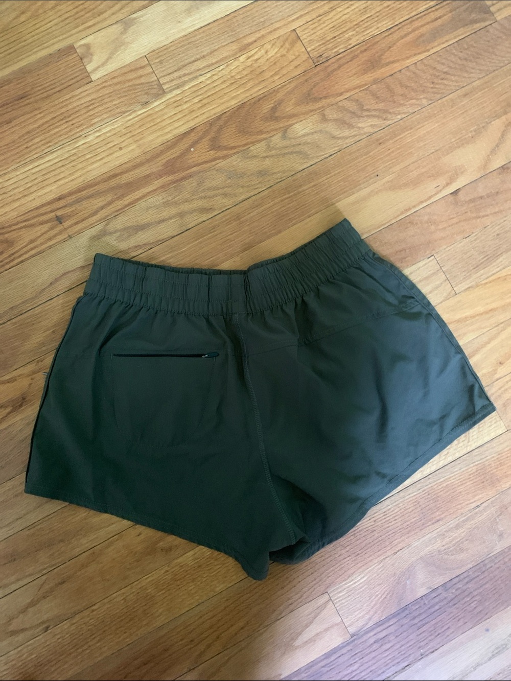Vuori Olive Performance Running Shorts - Picture 3 of 7